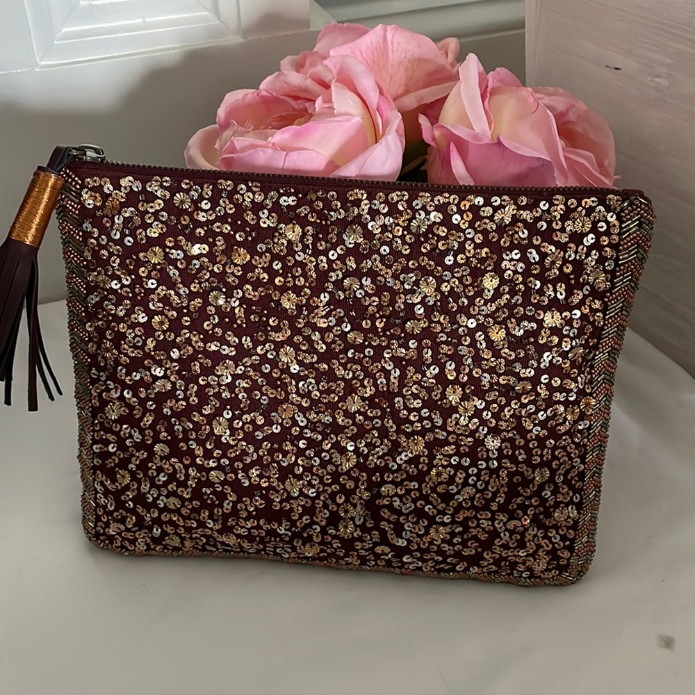Large clutch‎